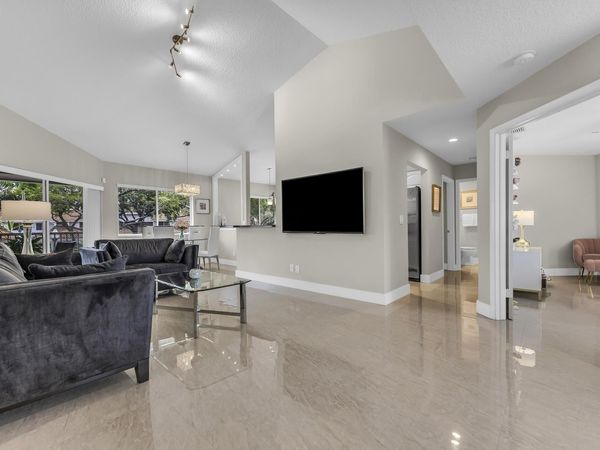 994 NW 93rd Avenue, Plantation, FL 33324