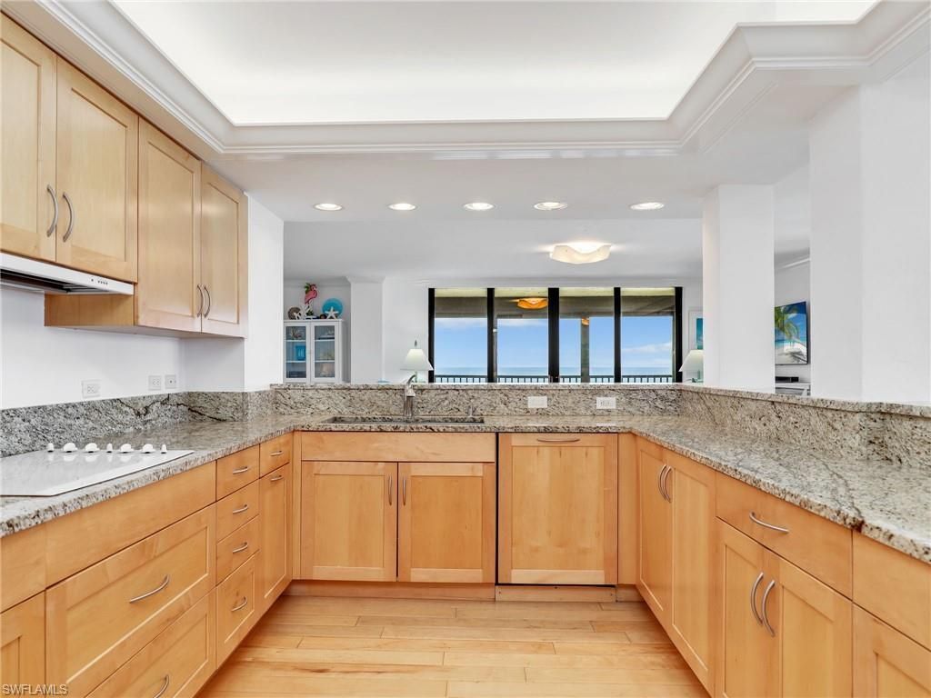 10851 Gulf Shore Dr , Unit 605, Naples, FL 34108 Photo
