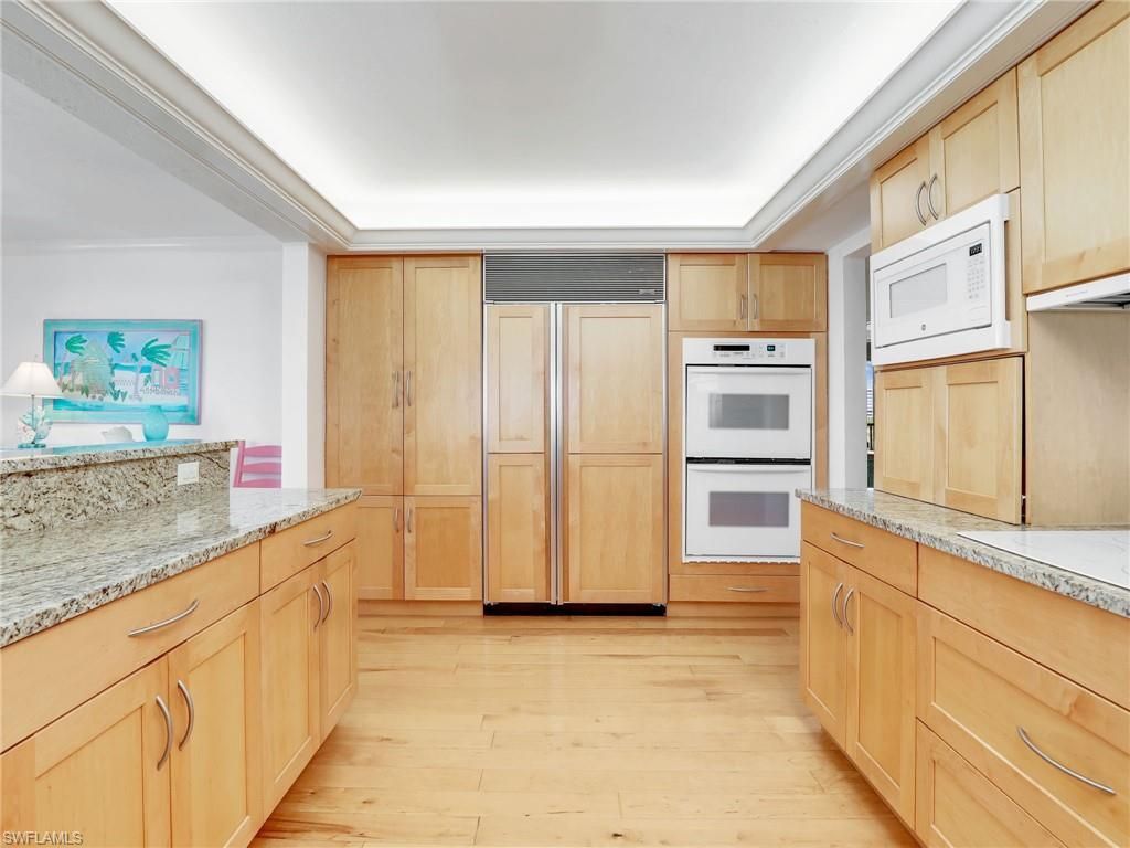 10851 Gulf Shore Dr , Unit 605, Naples, FL 34108 Photo