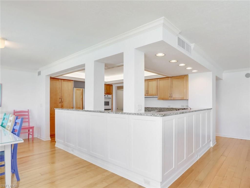 10851 Gulf Shore Dr , Unit 605, Naples, FL 34108 Photo