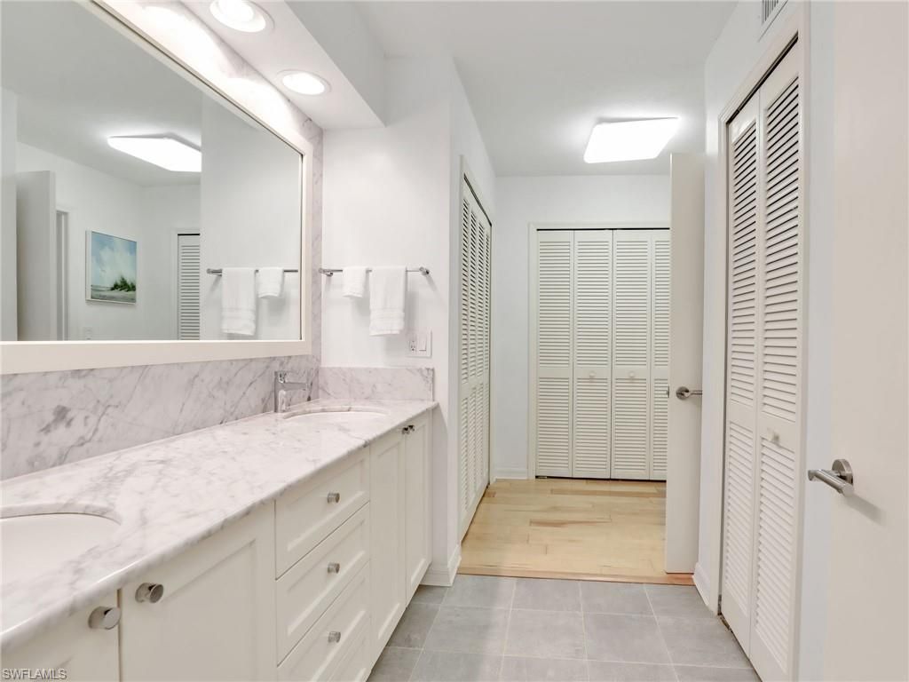 10851 Gulf Shore Dr , Unit 605, Naples, FL 34108 Photo