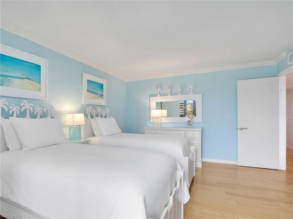 10851 Gulf Shore Dr , Unit 605, Naples, FL 34108 Photo