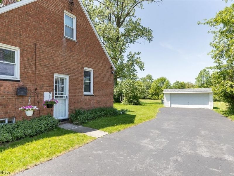 4624 Derbyshire Drive, North Randall, OH 44128 Photo 4
