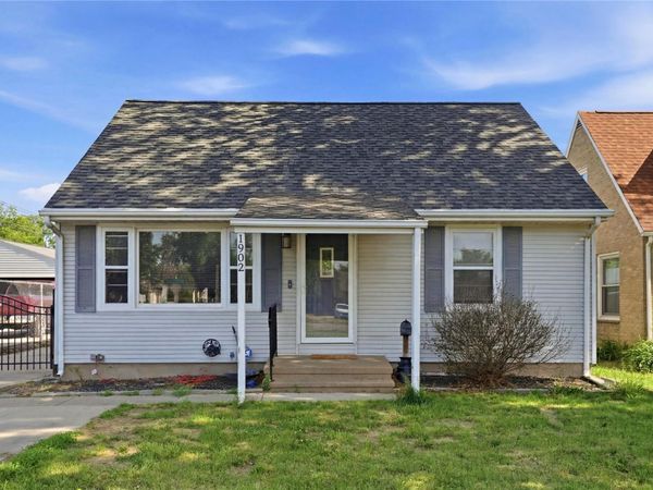 1902 Johnson Avenue NW, Cedar Rapids, IA 52405