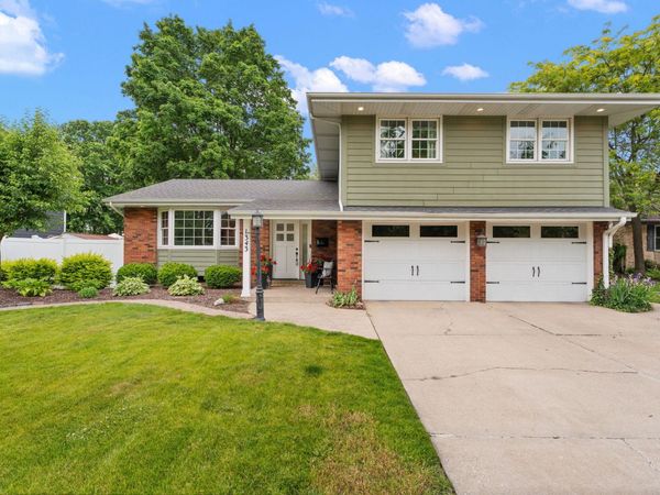 1343 Fran Lin Parkway, Munster, IN 46321