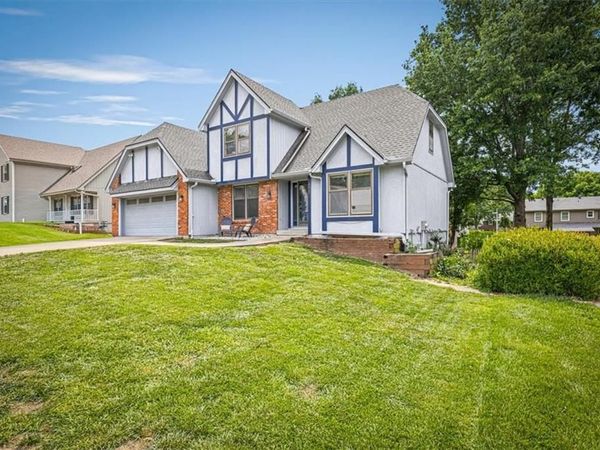 8020 N Flora Avenue, Kansas City, MO 64118
