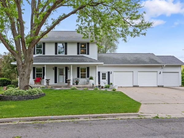 1021 Johnson St, Onalaska, WI 54650
