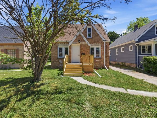 4706 N 57th St, Milwaukee, WI 53218