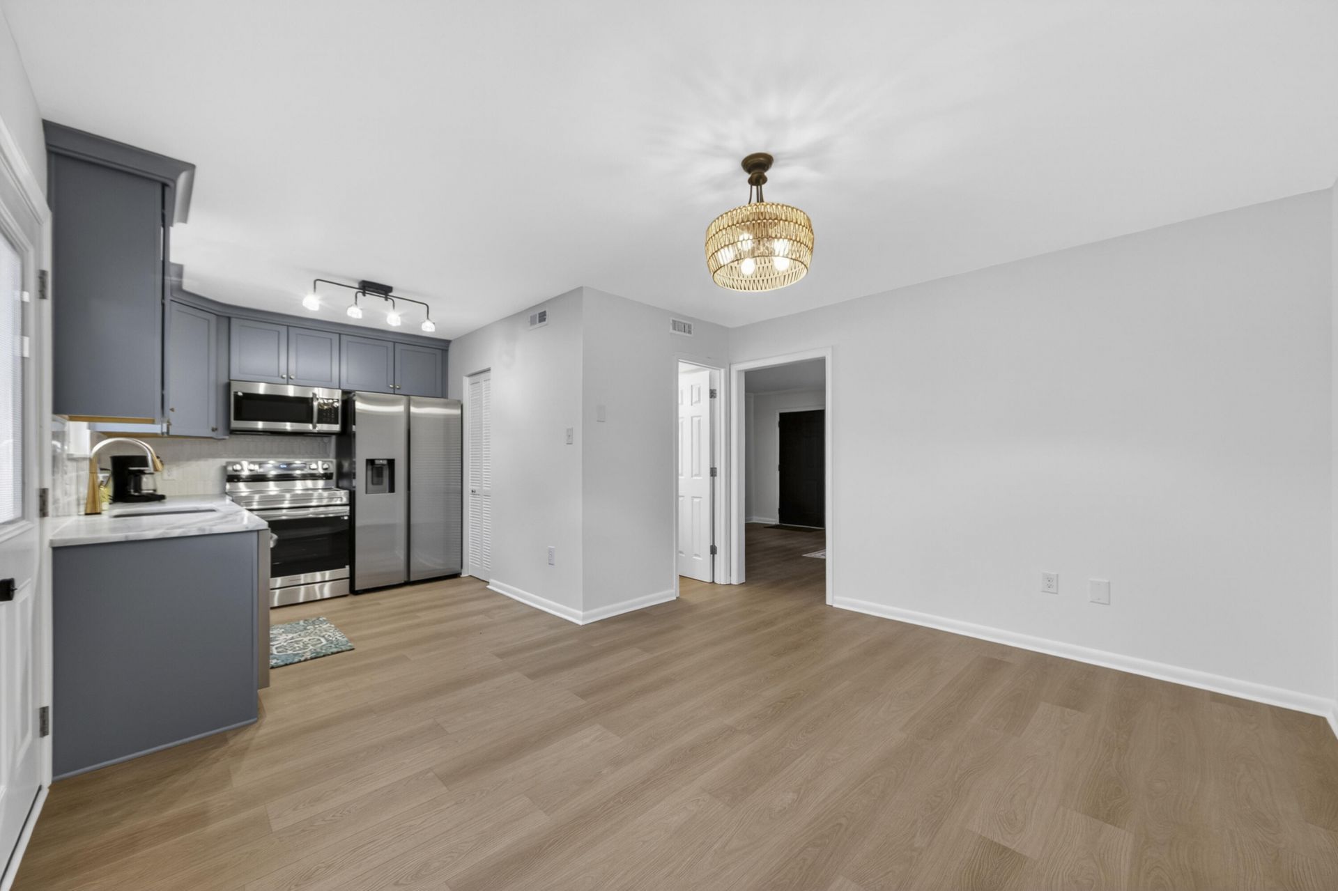 415 Parkdale Drive Photo 12