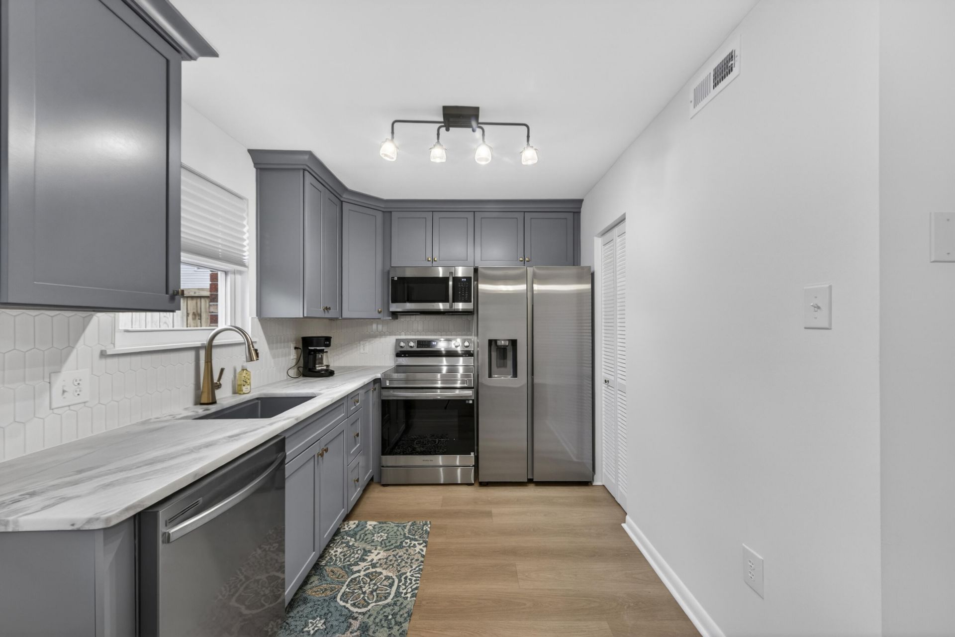 415 Parkdale Drive Photo 14