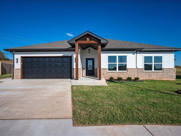 1237 E Stetson Lane, Mustang, OK 73064