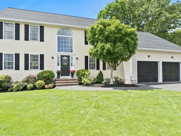 15 Cronin Way, Woburn, MA 01801