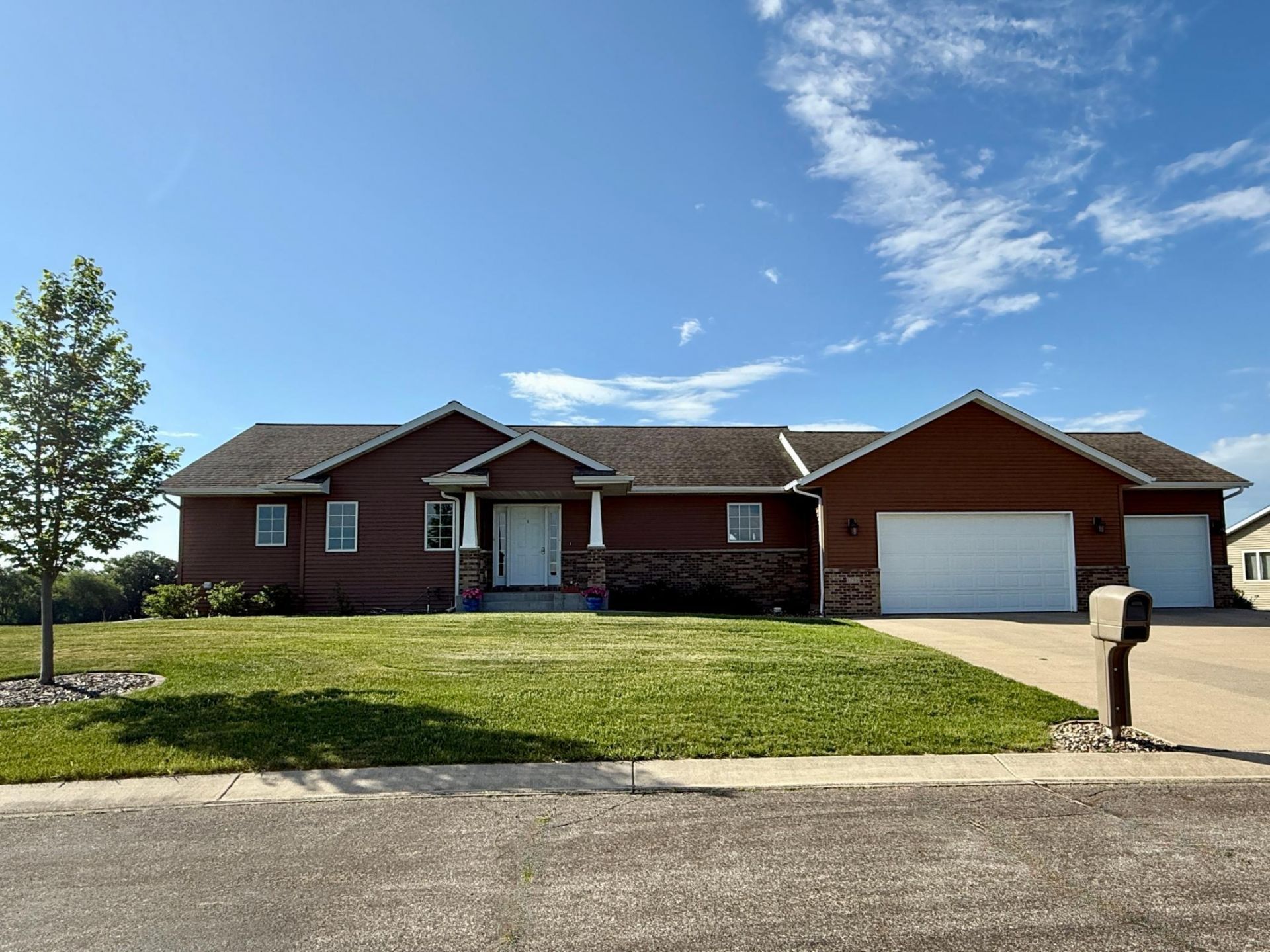 1798 Tiger Ridge Drive , Albert Lea, MN 56007