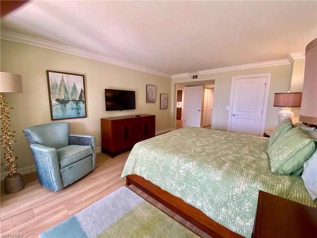 10851 Gulf Shore Dr , Unit 303, Naples, FL 34108 Photo
