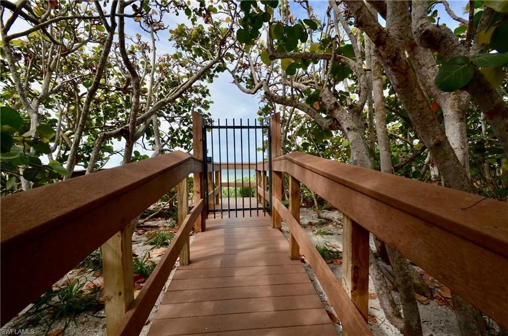 10851 Gulf Shore Dr , Unit 303, Naples, FL 34108 Photo