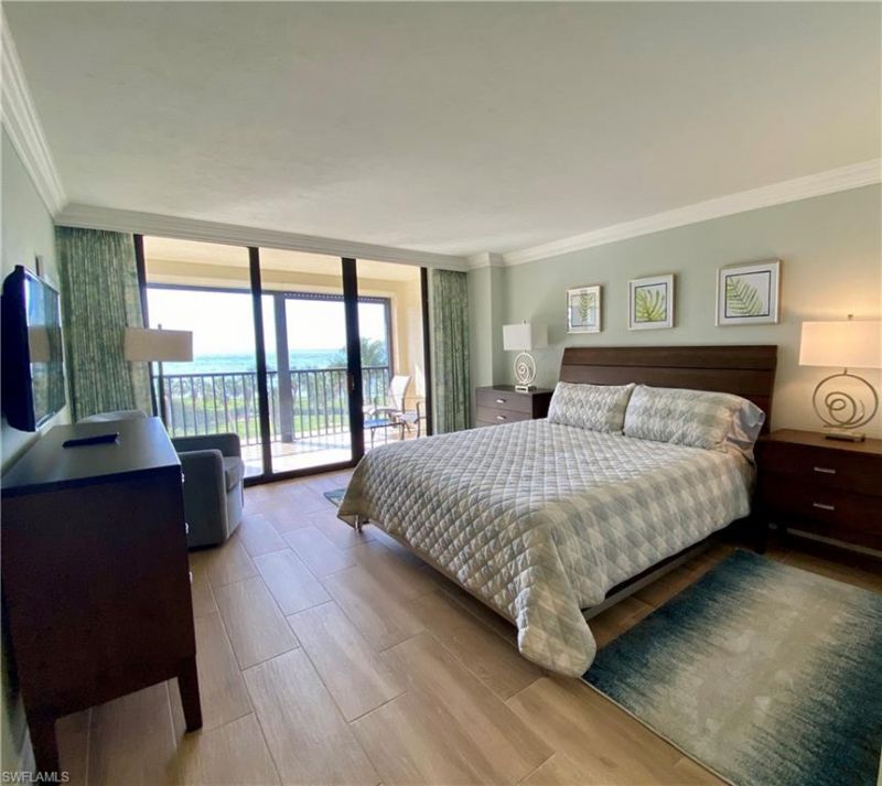 10851 Gulf Shore Dr , Unit 303, Naples, FL 34108 Photo