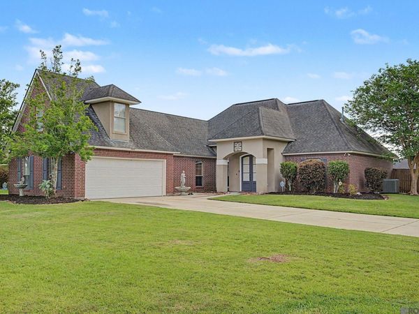26010 Wimbledon Dr, Denham Springs, LA 70726