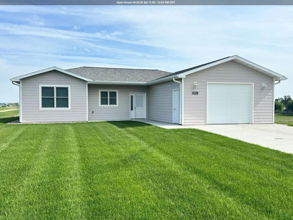 802 W 4th St, Laurel, NE 68745