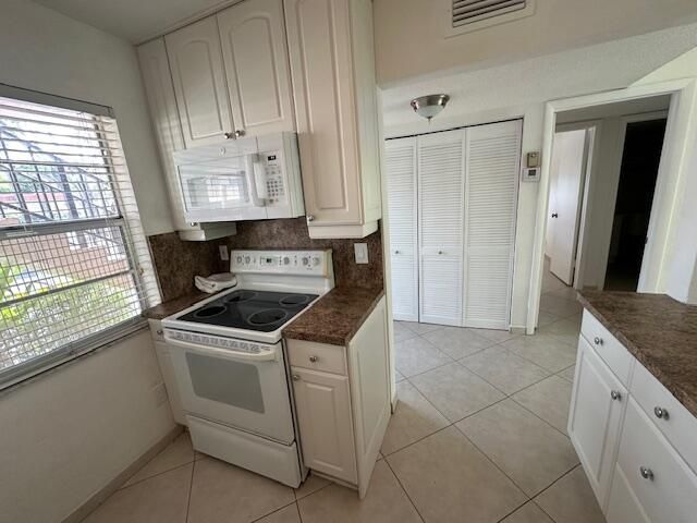 21 Abbey Lane, Unit 107, Delray Beach, FL 33446 Photo