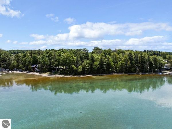 737 Stony Point Road S, Suttons Bay, MI 49682