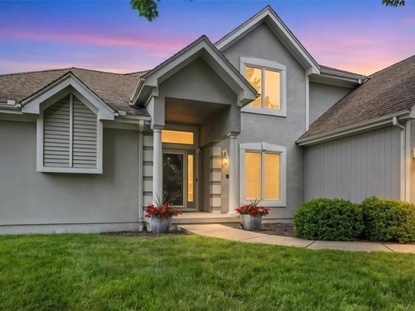 8623 N Richmond Avenue, Kansas City, MO 64157