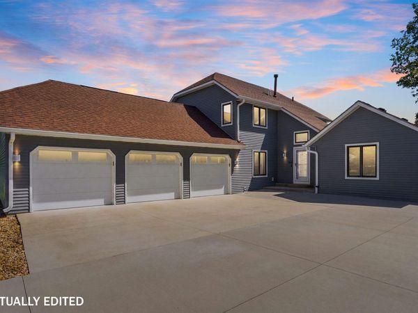 905 Nancy Road, Waterloo, IA 50702