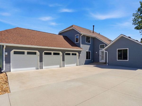 905 Nancy Road, Waterloo, IA 50702