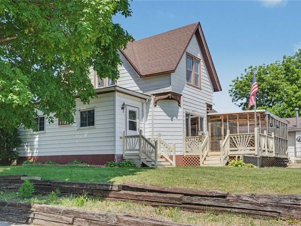 1705 7th Avenue , Belle Plaine, IA 52208