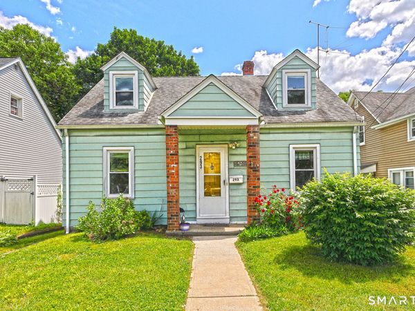 293 Pleasantview, Bridgeport, CT 06606