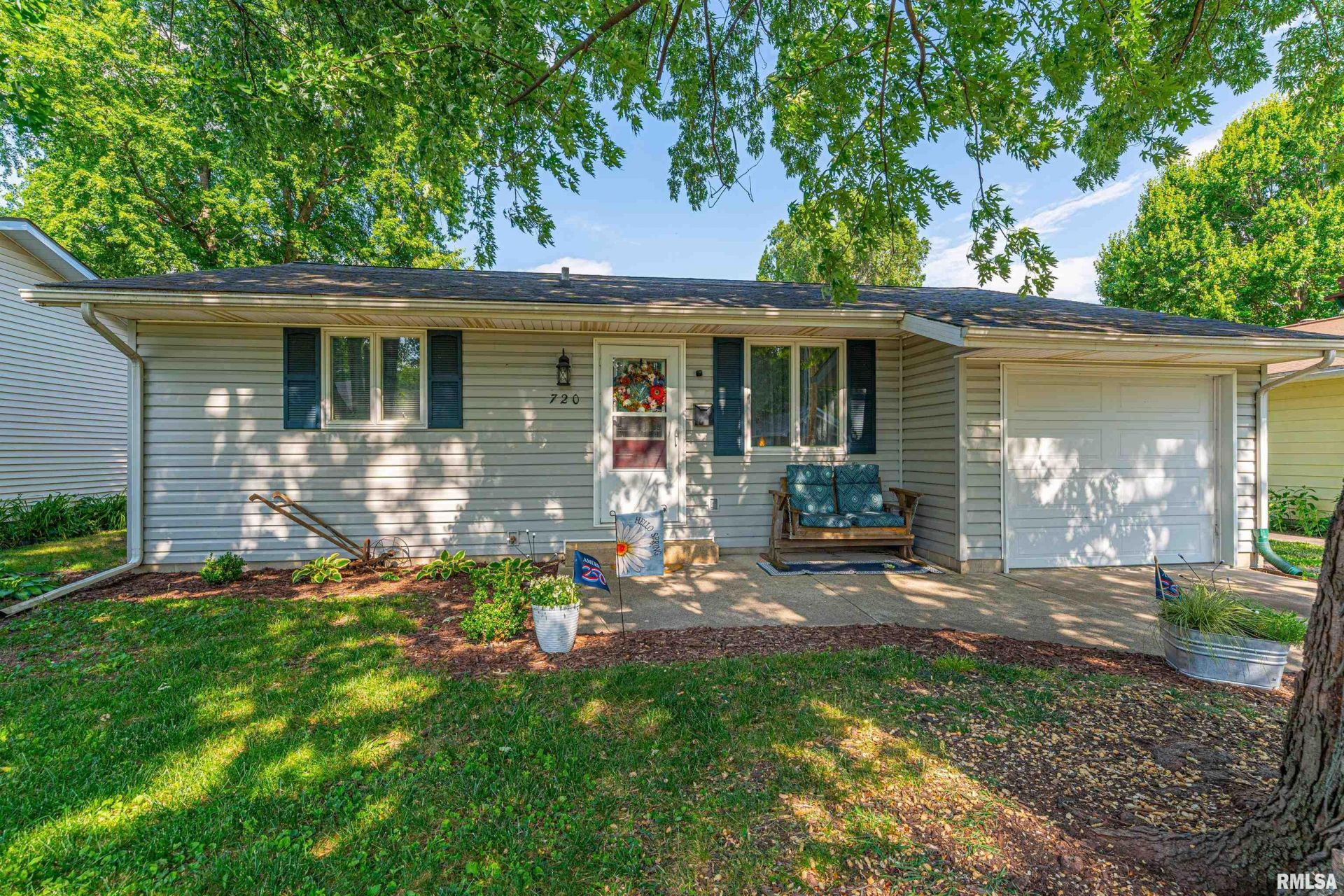 720 Palmer Avenue, Lincoln, IL 62656 Main Photo