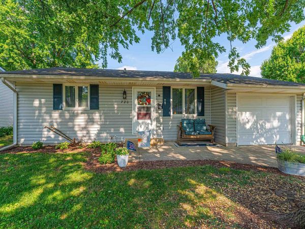 720 PALMER Avenue, Lincoln, IL 62656