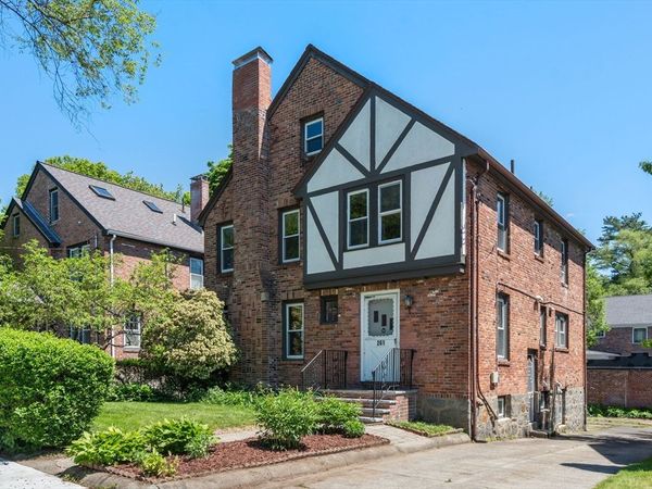 261 Russett Rd, Brookline, MA 02467