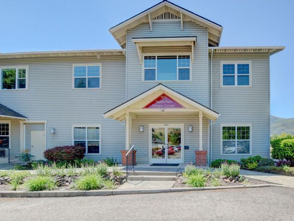 905 Skylark Place, Ashland, OR 97520