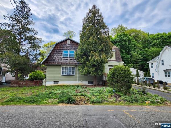 88 Columbus Avenue, HARRINGTON PARK, NJ 07640
