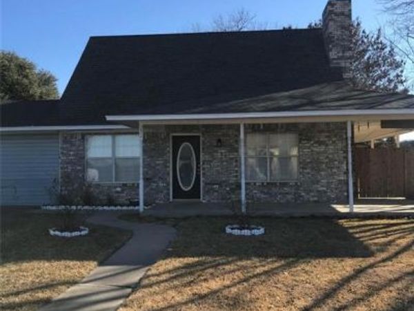 290 N Laramie Circle, Pilot Point, TX 76258