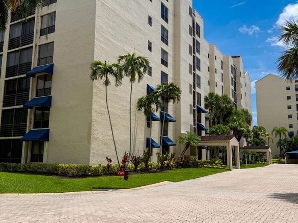 7564 Regency Lake Drive, Unit 202, Boca Raton, FL 33433