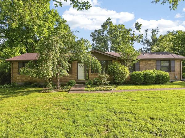 106 Vulco Dr , Hendersonville, TN 37075