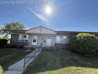 25323 Franklin Terrace, South Lyon, MI 48178