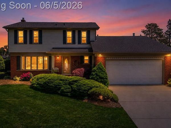 32040 Cambridge Drive, Warren, MI 48093