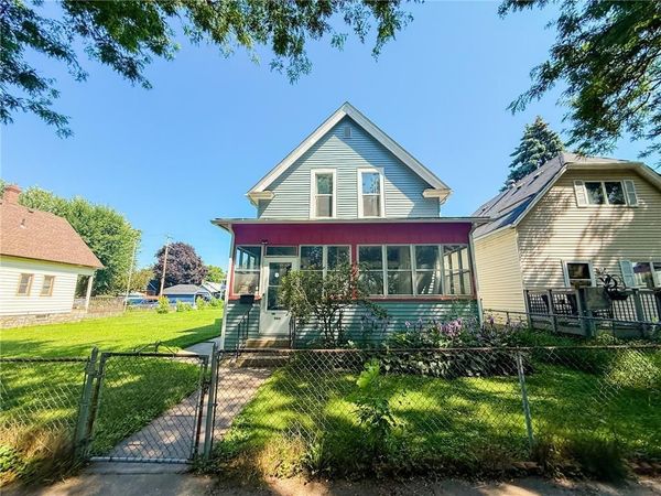 989 Conway Street , Saint Paul, MN 55106