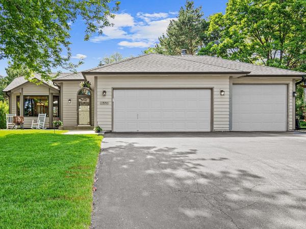 1570 Lakeview Curve, Eagan, MN 55122