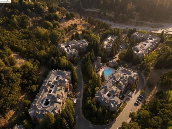 280 Caldecott LN, Unit 202, Oakland, CA 94618