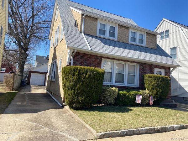 202 Park Avenue , Williston Park, NY 11596