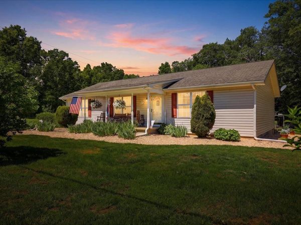 925 MT TORREY RD, LYNDHURST, VA 22952