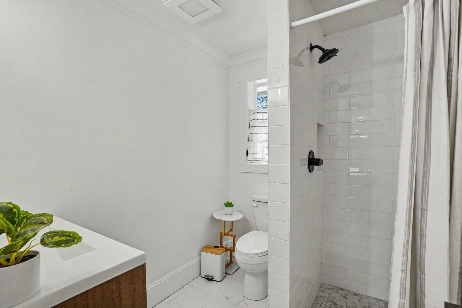5604 N Kings Hwy.  Photo 52