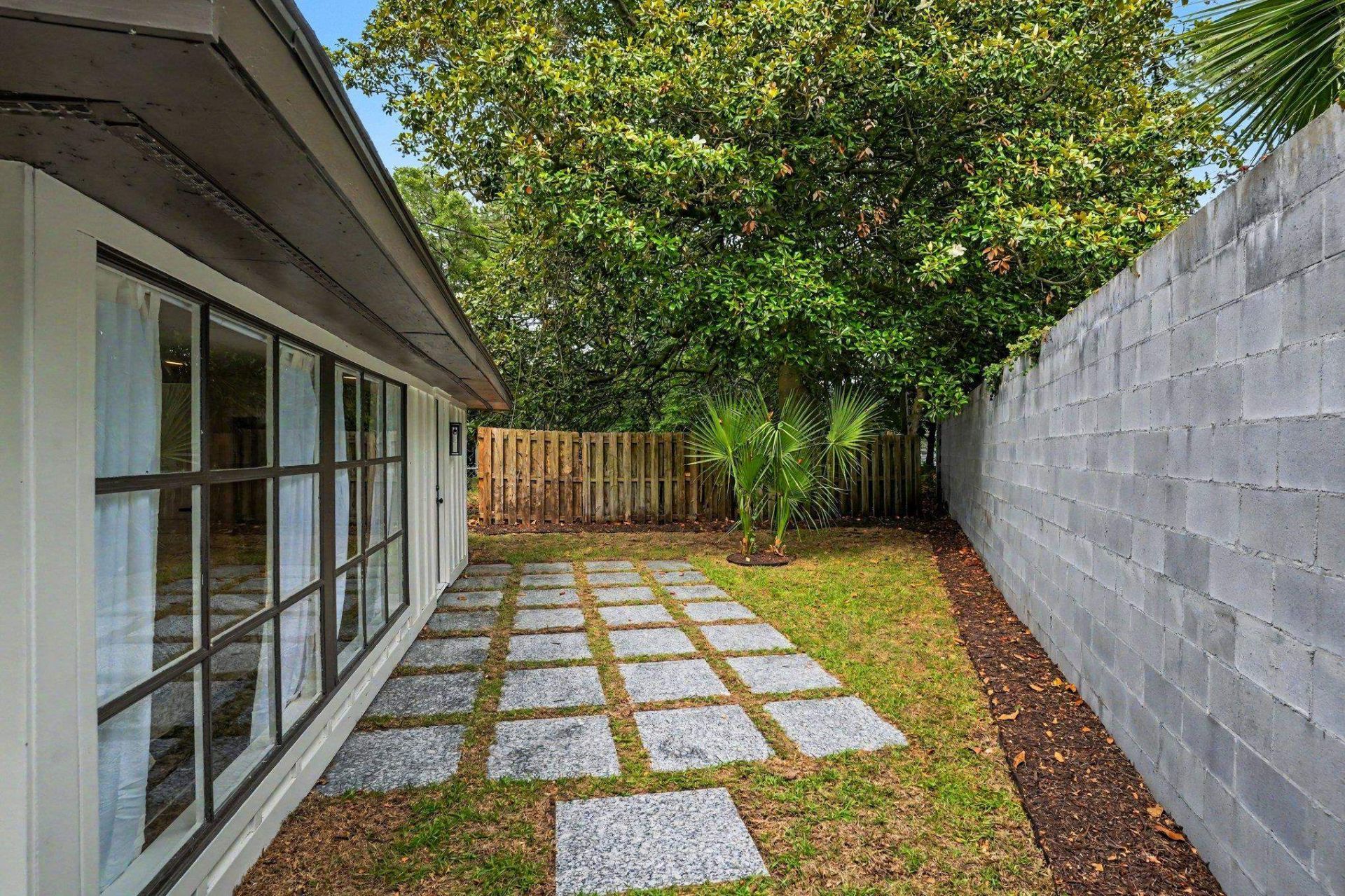 5604 N Kings Hwy.  Photo 53
