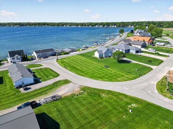 6642 Spinnaker Road, Crystal, MI 48818