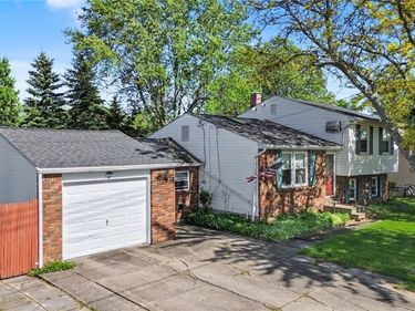 233 Dean Road , Depew, NY 14043