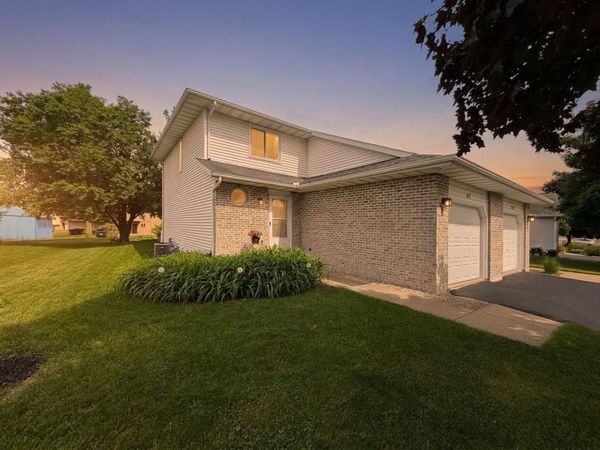 512 Old Indian Trail, Deforest, WI 53532