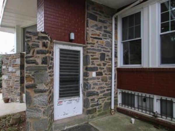 2734 W COUNTRY CLUB ROAD, PHILADELPHIA, PA 19131